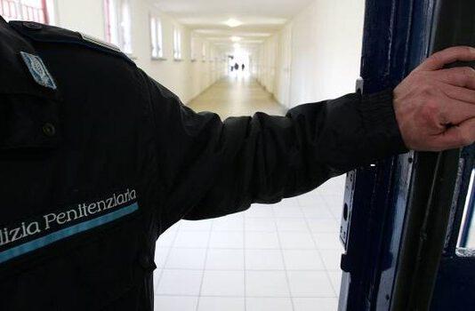 Calabria carceri, agente aggredito da detenuti