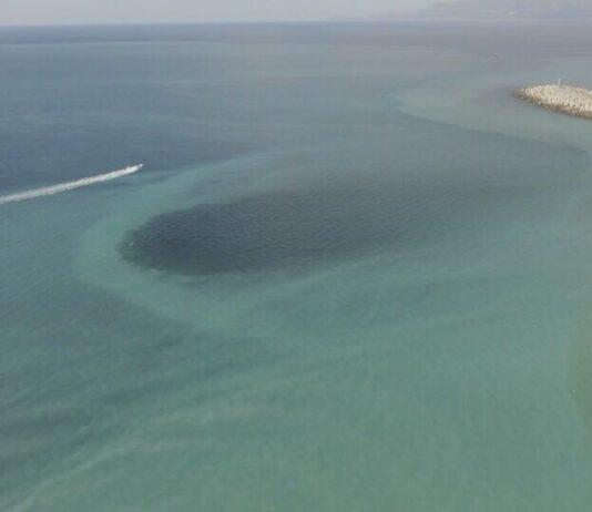 Gioia Tauro, Romano: “Strana chiazza nera davanti foce Budello”