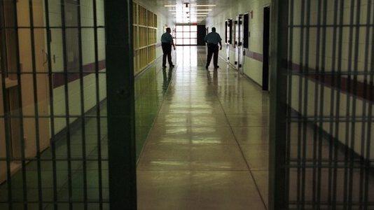 Detenuto tenta suicidio impiccandosi nella sua cella nel carcere Vibo