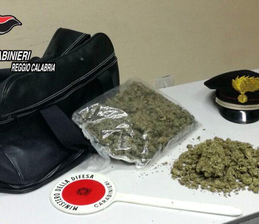Mezzo kg di marijuana occultata in borsone