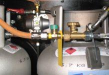 Fa il pieno alla bombola del gas in distributore, 10 mila euro di multa a cliente e benzinaio