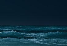 Calabria, giovane tenta suicidio gettandosi in mare- salvato da poliziotti