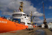 Arrivati 645 migranti a Reggio, anche cadavere di una donna