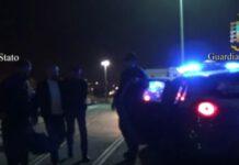 Inseguito e bloccato a oltre 150 miglia dalla costa un peschereccio che aveva sbarcato 79 migranti irregolari.