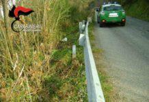 Rubavano le traversine dei guard rail stradali per rivenderne il metallo. Due persone denunciate