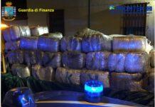 Operazione aeronavale Guardia Finanza, bloccato in mare gommone con 1500kg di marijuana