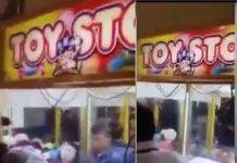 Bimbo rimane incastrato in macchinetta Pesca palloni