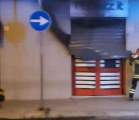 Incendiato centro scommesse
