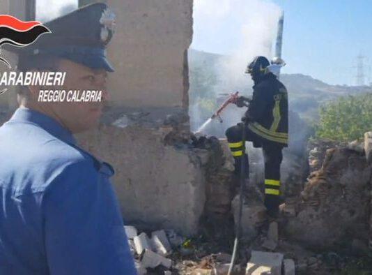 Carabinieri salvano donna di 90 anni da fumo incendio