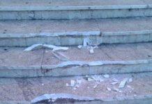 Atto vandalico Gioia Tauro, distrutti gradini scuola