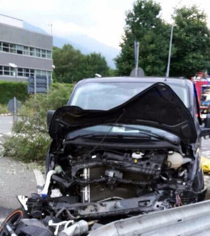 Lite in strada- furgone travolge moto, muore 27enne