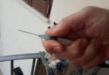 Minaccia familiare con siringa per estorcergli soldi per droga