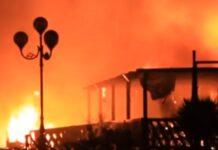 Incendio lido Ionio, fuoco e fiamme mentre la gente era a cena