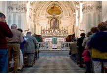 Troppo vociare su sagrato- parroco sospende processione