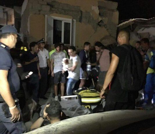 Terremoto Ischia- bimbi di 3 e 5 anni sotto macerie- neonato estratto vivo