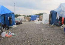 San Ferdinando, iniziato tra le polemiche il trasferimento dei migranti alla nuova tendopoli