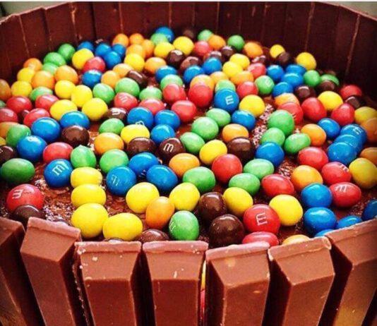 Il meraviglioso mondo di Sweet Susy- Torta cioccolato kit kat ed M&m’s