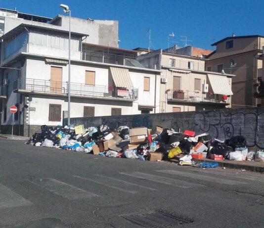 I rifiuti pronti ad invadere la città: Gioia Tauro nel caos