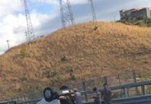 Incidente in autostrada- auto si ribalta