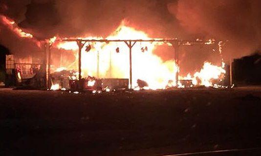 Chiosco in fiamme nella notte- probabile matrice dolosa