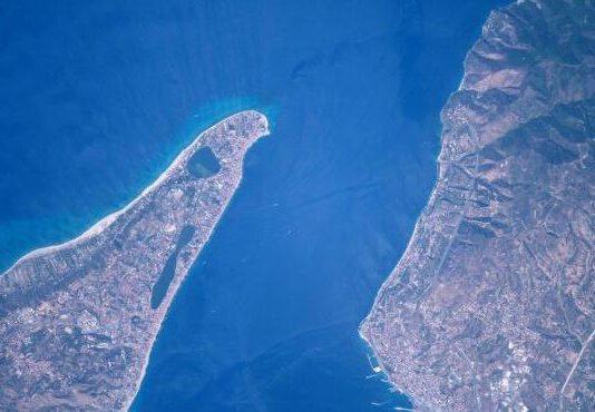 Le spettacolari immagini dello Stretto visto dallo Spazio
