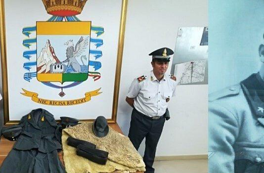 La famiglia dell’eroe rosarnese Sorrentino dona la divisa alla Guardia di Finanza