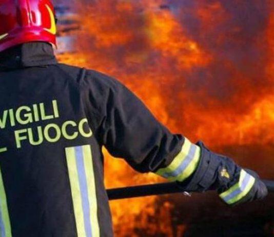 Appiccano incendio e distruggono area boschiva- arrestati