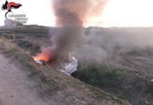 Smaltiva contenitori in polistirolo dandogli fuoco, denunciato agricoltore