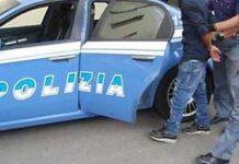 Fermano un parcheggiatore abusivo- poliziotti presi a schiaffi e pugni