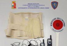 Esame patente con ricetrasmittente nascosta, denunciate due persone