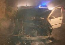 Si incendia auto con donna dentro, illesa