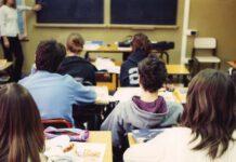 Calabria-rimprovera figlia 16enne, Prof aggredita da mamma studente