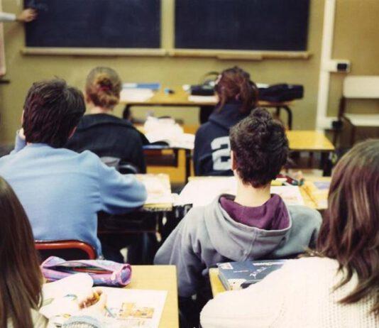 Calabria-rimprovera figlia 16enne, Prof aggredita da mamma studente