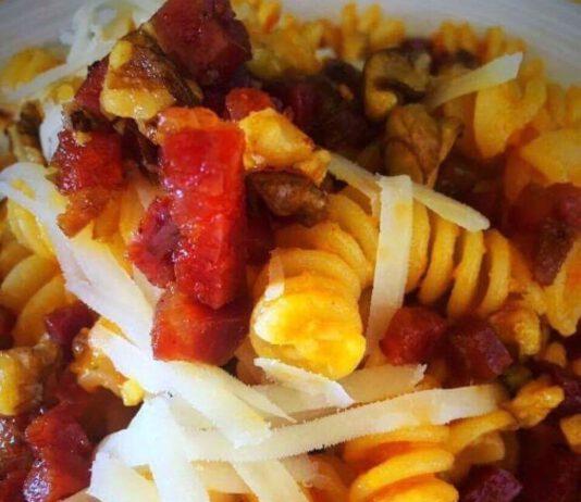 Il meraviglioso mondo di Sweet Susy- Fusilli al pesto di peperoni e noci con pancetta croccante e grana