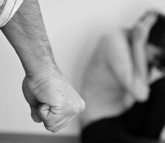 Donna presa a pugni in faccia- denunciato il marito