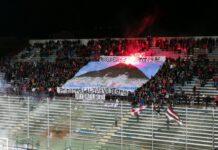 Reggina- Catania, striscione razzista contro ultras siciliani: La lava vi distruggerà