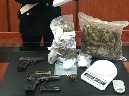 Marijuana, cocaina ed armi in casa, arrestato 27enne