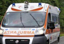 Incidente mortale, auto contro furgone, muore ragazza