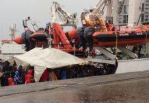 Arrivata nave con 378 migranti