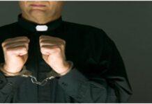 Prete violenta ragazzina 14enne, indagata anche la mamma