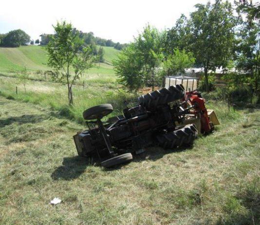 Trattore si ribalta, ferito in gravi condizioni il conducente