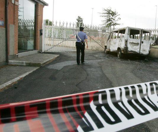 Incendiato furgone imprenditore edile