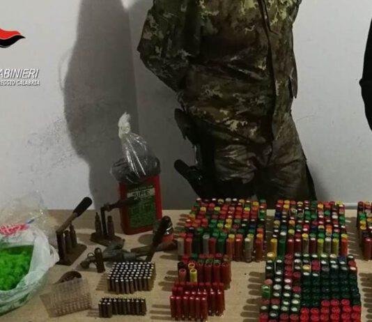 Tre persone arrestate, numerose munizioni rivenute e 4 chili di marijuana sequestrata