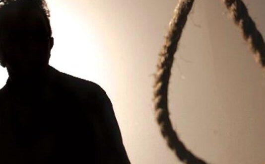 Agenti salvano uomo da tentato suicidio