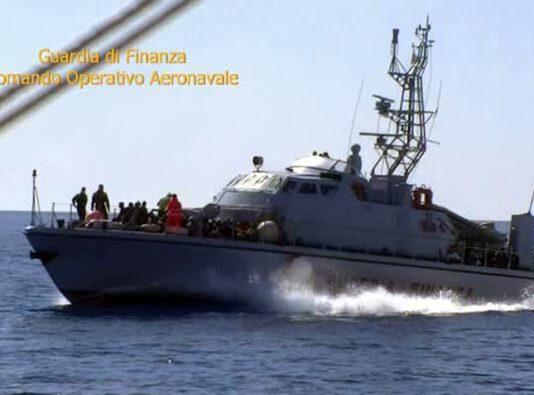 Intercettato veliero con 58 migranti