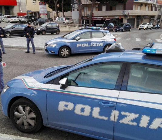 Ruba borsa ad una donna seduta al bar, arrestato 35enne