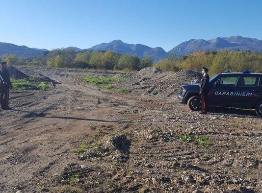 Realizzano pista su corso fiume, denunciate tre persone