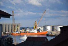 Arrivata nave con 588 migranti a Vibo Valentia