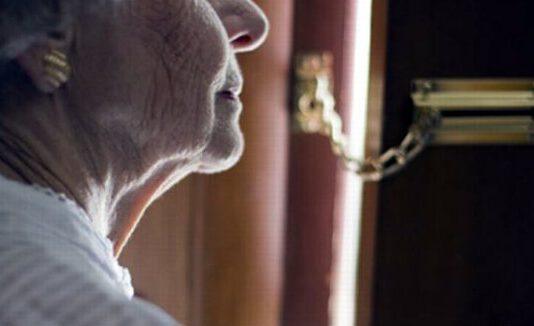 Si finge medico Inps e ruba denaro ad una coppia di anziani