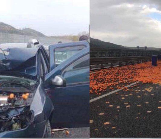 Incidente in autostrada, auto tampona autocarro che trasportava agrumi, due feriti